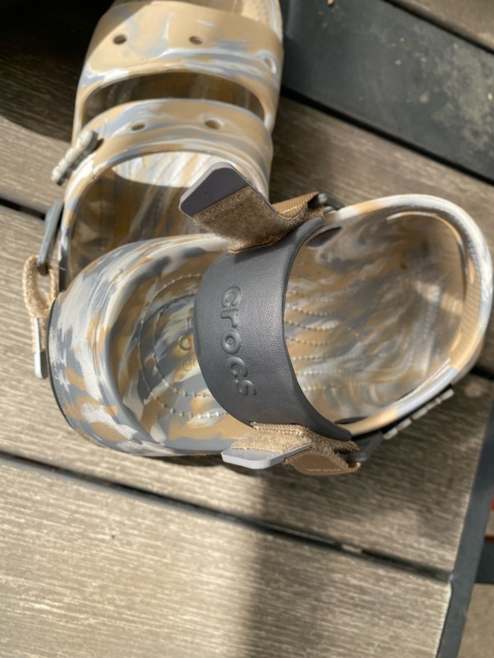 CROCS Men's Beige and White Camo Classic Sandals Size 11 - Picture 6 of 9